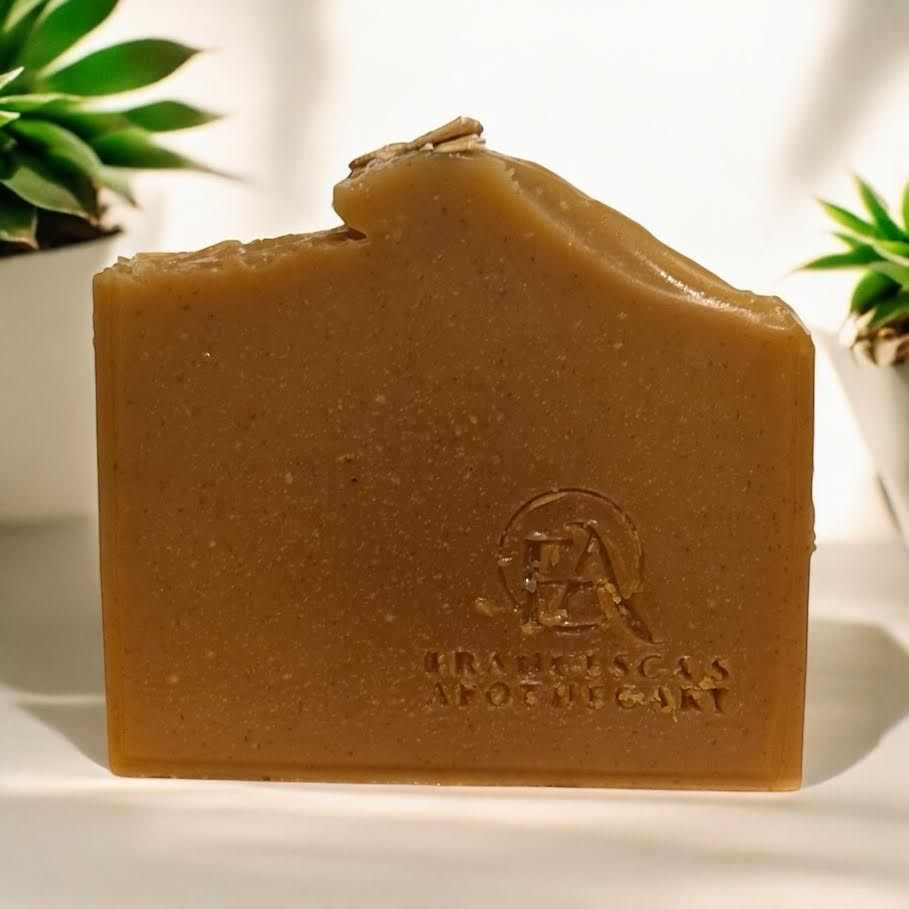 Oatmeal & Honey Soap bar featuring natural ingredients like olive oil, coconut oil, and colloidal oats, perfect for soothing dry, sensitive skin.